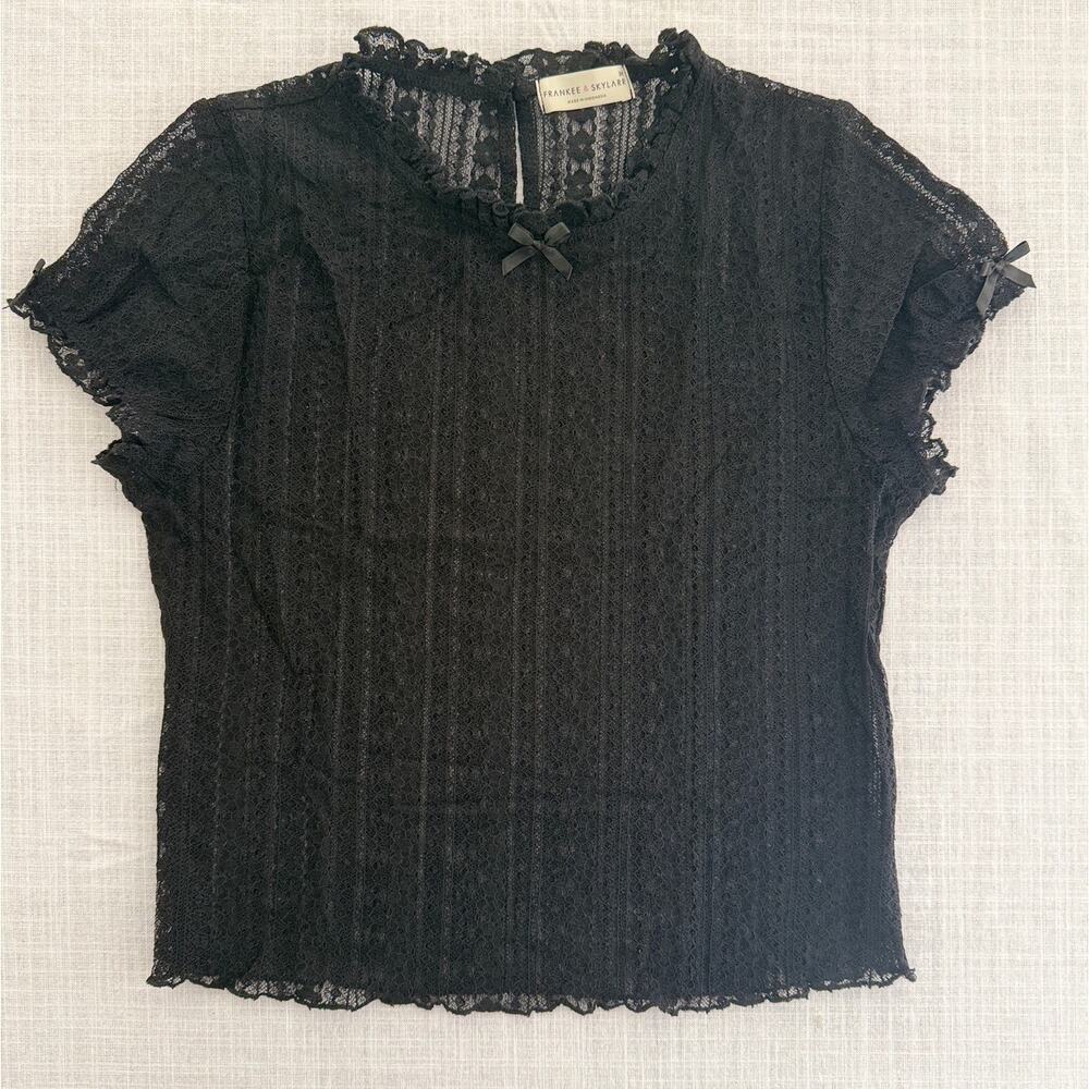 Frankee & Skylarr | black lace sheer floral with bows short sleeve top shirt | M